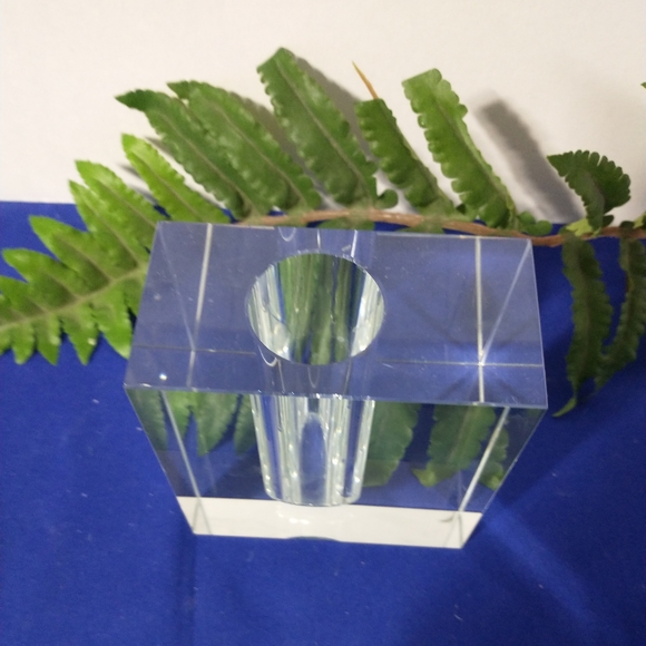 Acrylic Vase Urban Trendy 4.5" x 4" - Picture 2 of 9